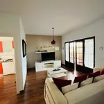 Casa Lola קוסטה טגוויסה